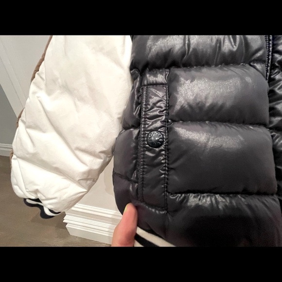 Moncler Bomber 2t with detachable hood+Duster bag+Hanger - Picture 4 of 14
